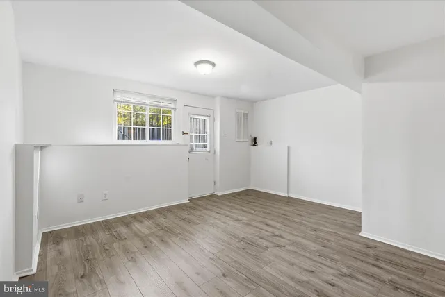 $2,400 | 5377 Harbor Ct Drive, Alexandria, VA 22315