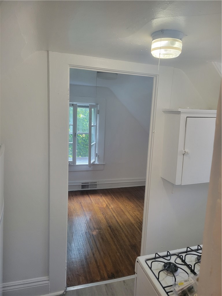 8 Rowley Street Rochester, NY 14607 - Photo 12 of 37