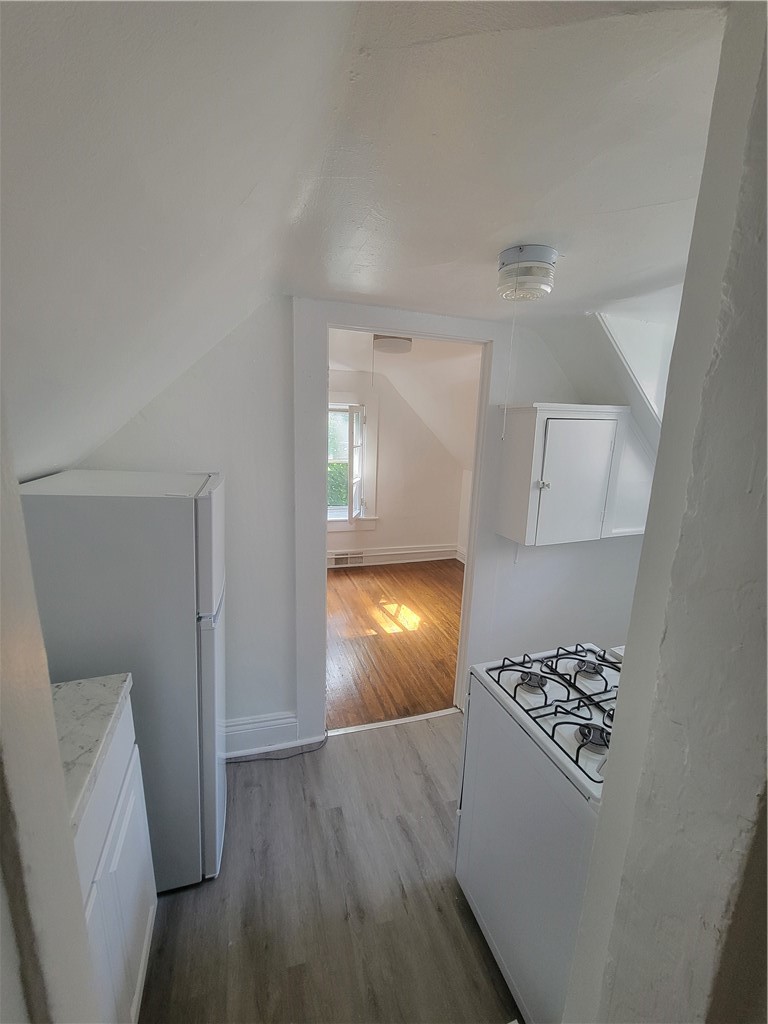 8 Rowley Street Rochester, NY 14607 - Photo 2 of 37