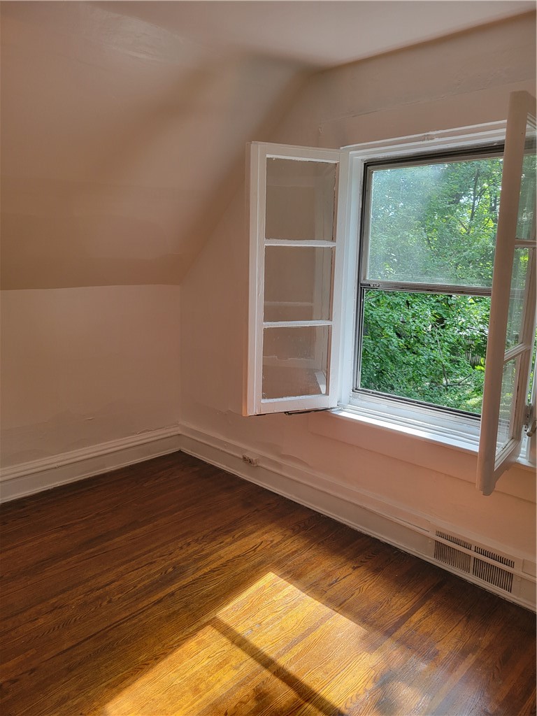 8 Rowley Street Rochester, NY 14607 - Photo 3 of 37