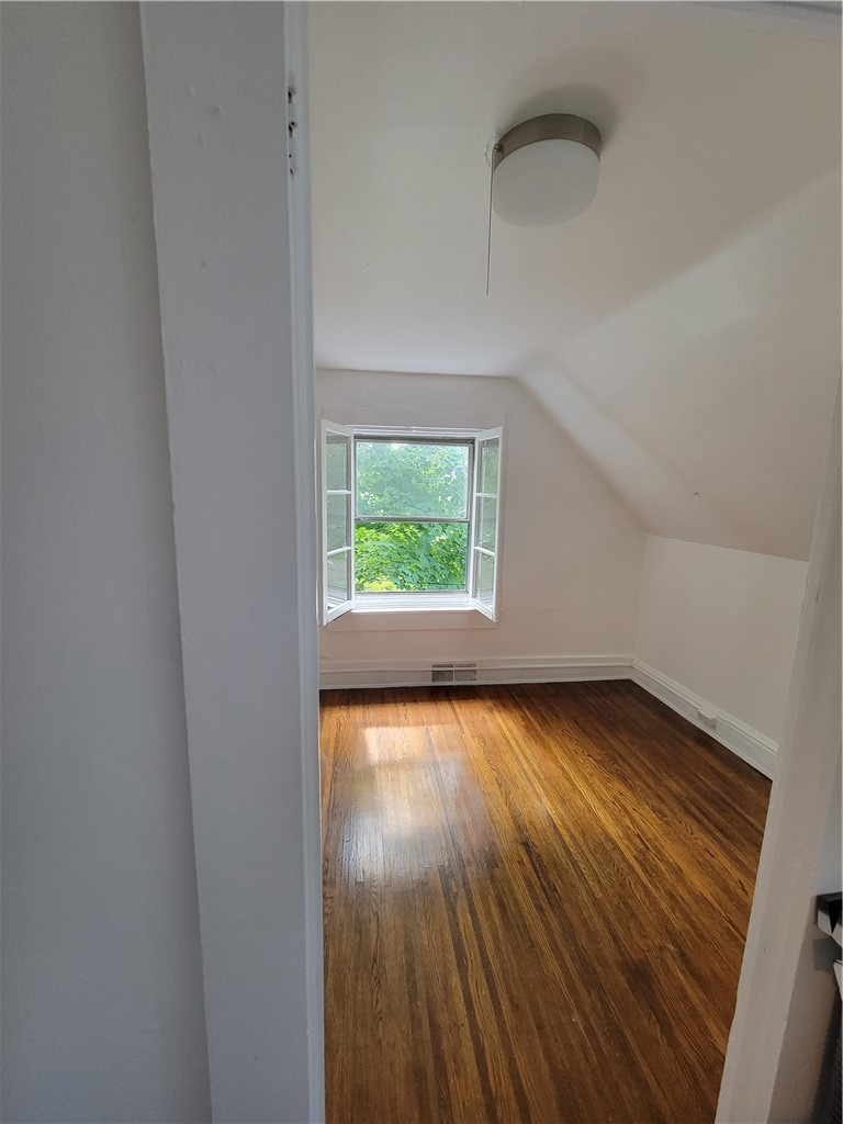 8 Rowley Street Rochester, NY 14607 - Photo 4 of 37