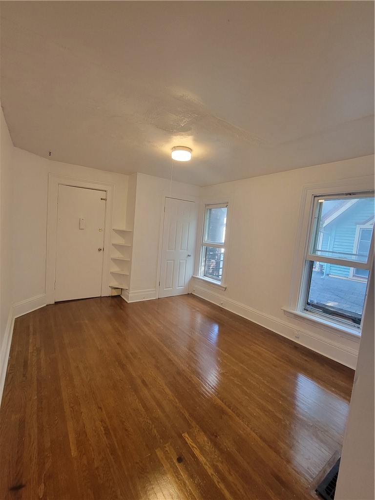 8 Rowley Street Rochester, NY 14607 - Photo 9 of 37