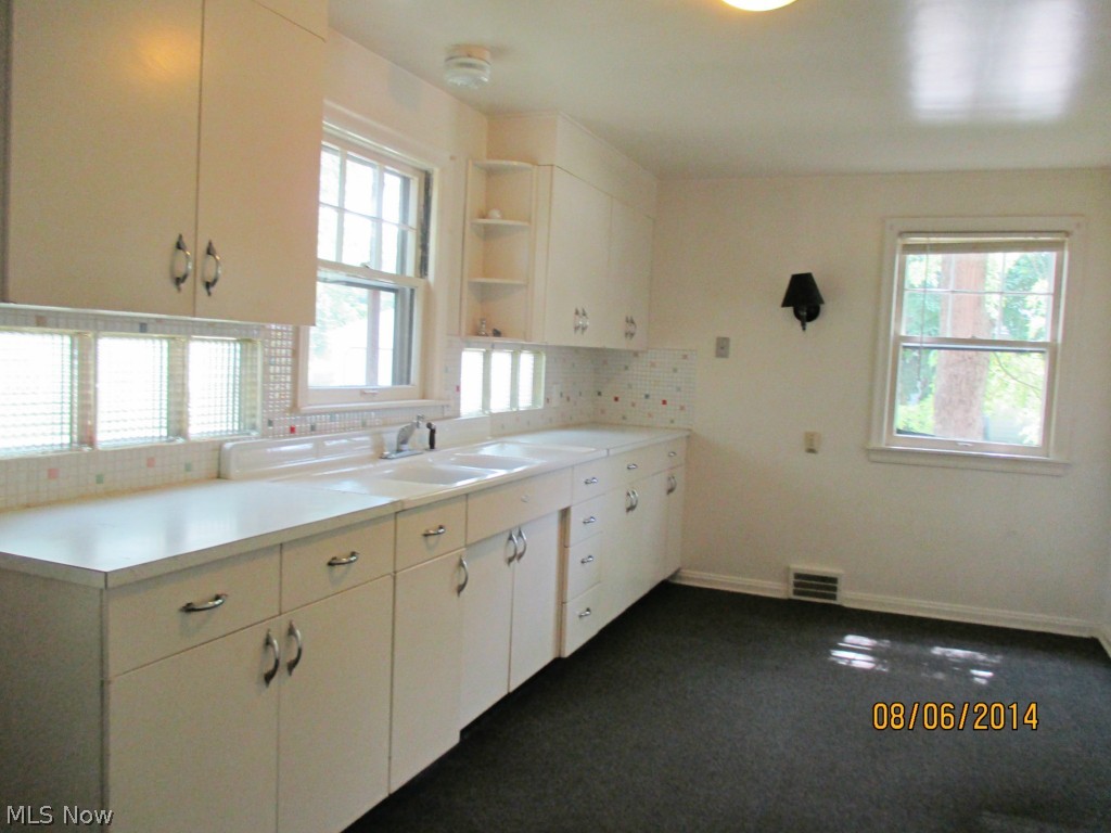 384 Butler Road Northeast Warren, OH 44483 - Photo 3 of 25 Gallery Image 3