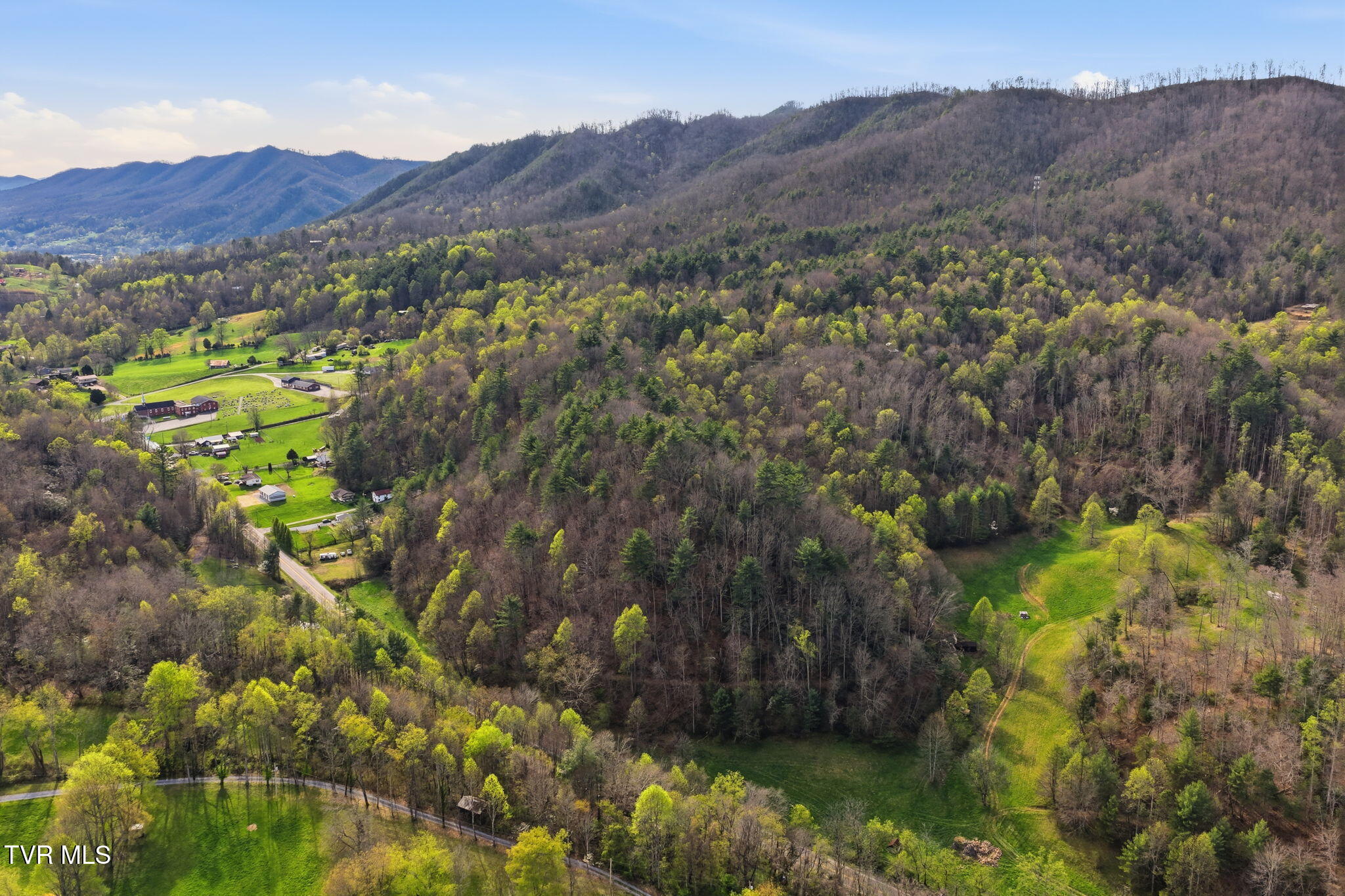 1570 Highway 321 Hampton, TN 37658 - Photo 6 of 10 6-web-or-mls-006_DJI_20260406170900_0583