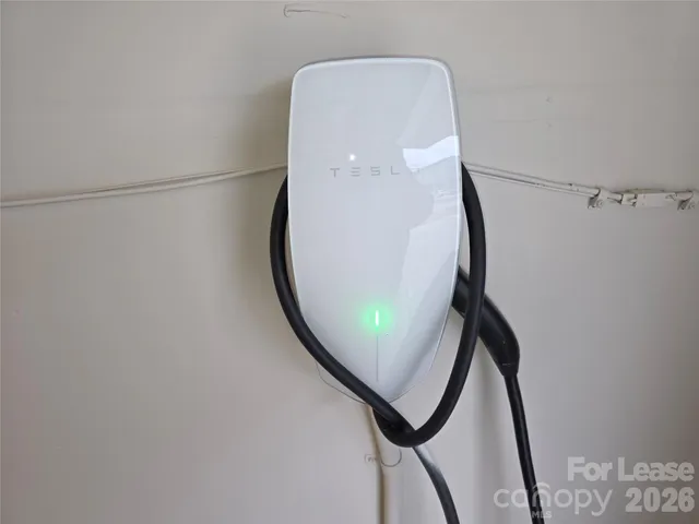 $2,075 | 3309 Timber Ml Drive, Matthews, NC 28104