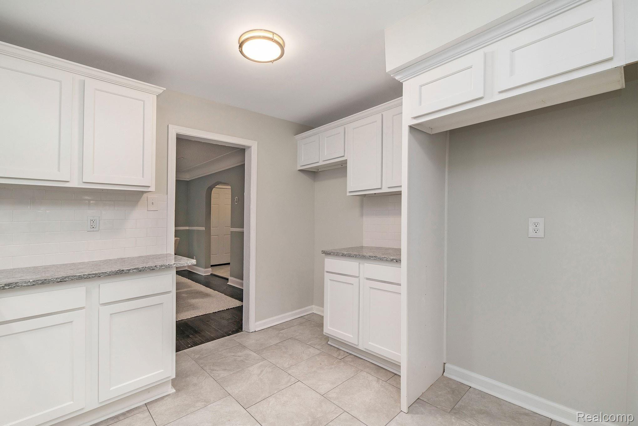 5767 Yorkshire Road Detroit, MI 48224 - Photo 19 of 27 DSC06101.jpg