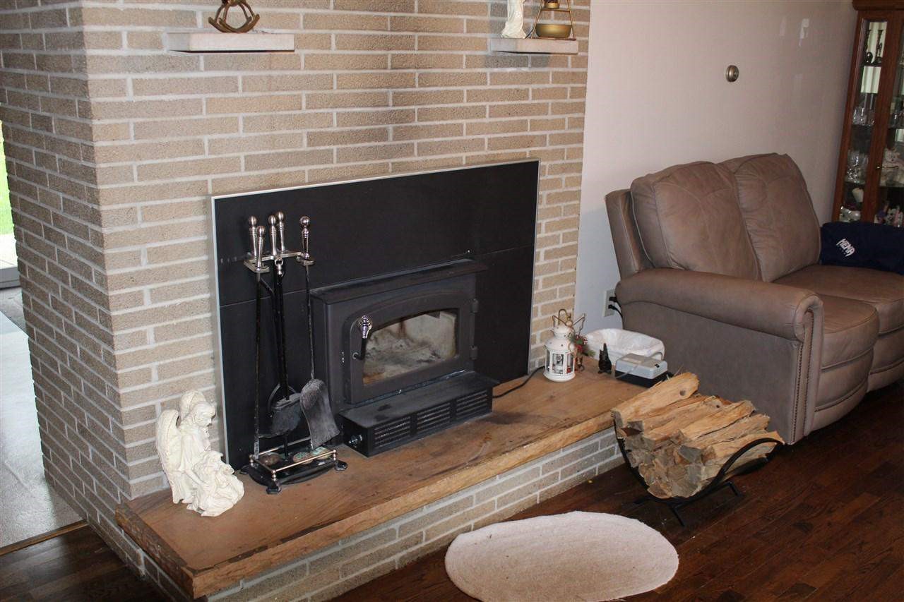9436 East Richfield Road Davison, MI 48423 - Photo 3 of 20 Insert Fireplace