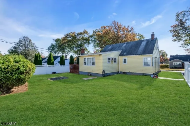a view of a house with backyard