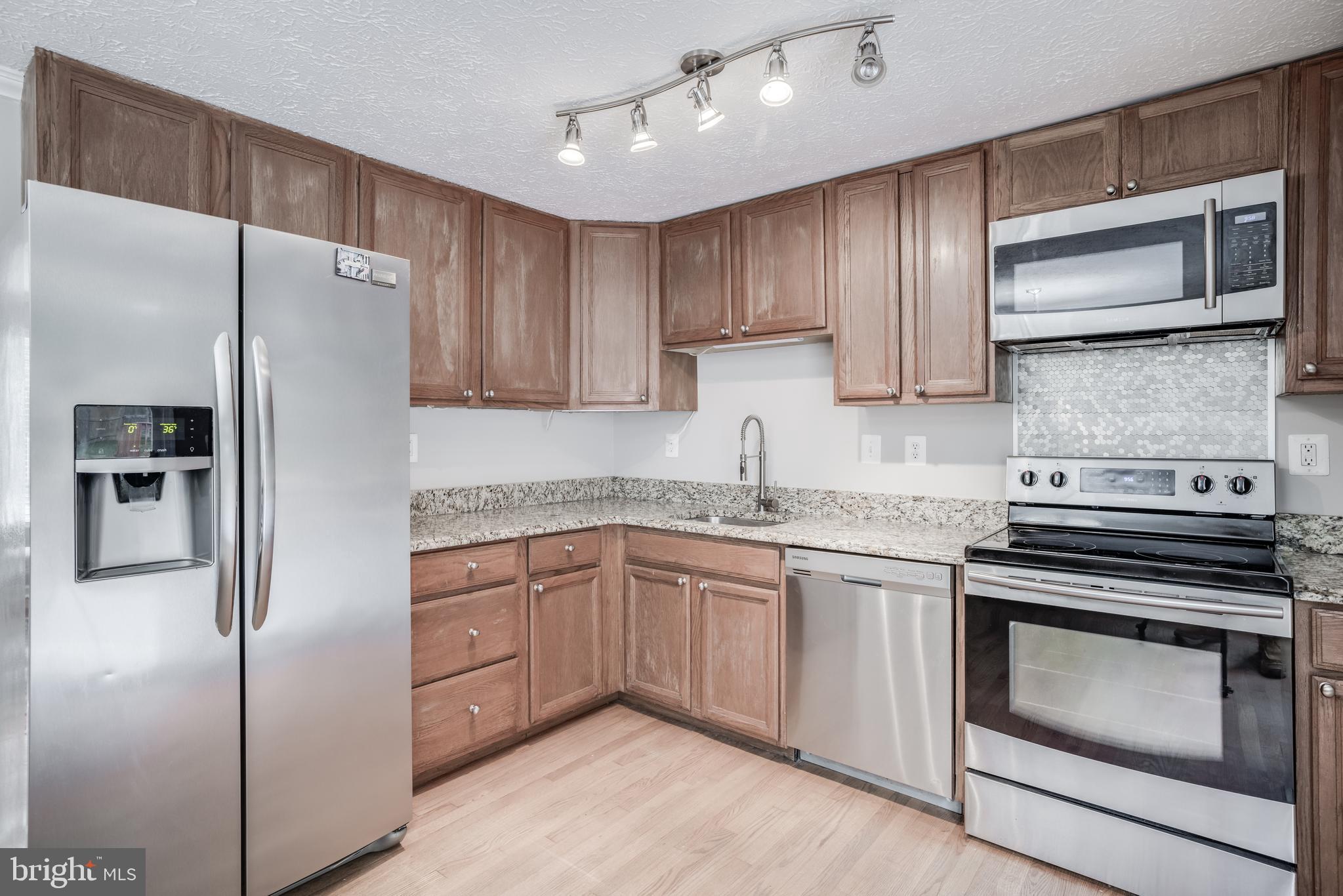 8466 Magic Tree Court Springfield, VA 22153 - Photo 11 of 35 Gallery Image 11