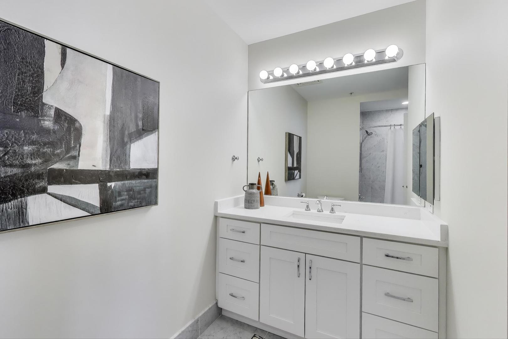 330 South Michigan Avenue, Unit 2006 Chicago, IL 60604 - Photo 17 of 23