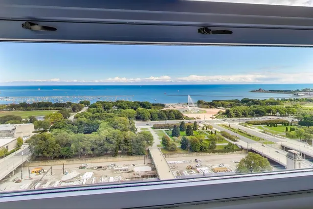 $499,000 | 330 South Michigan Avenue, Unit 2006, Chicago, IL 60604
