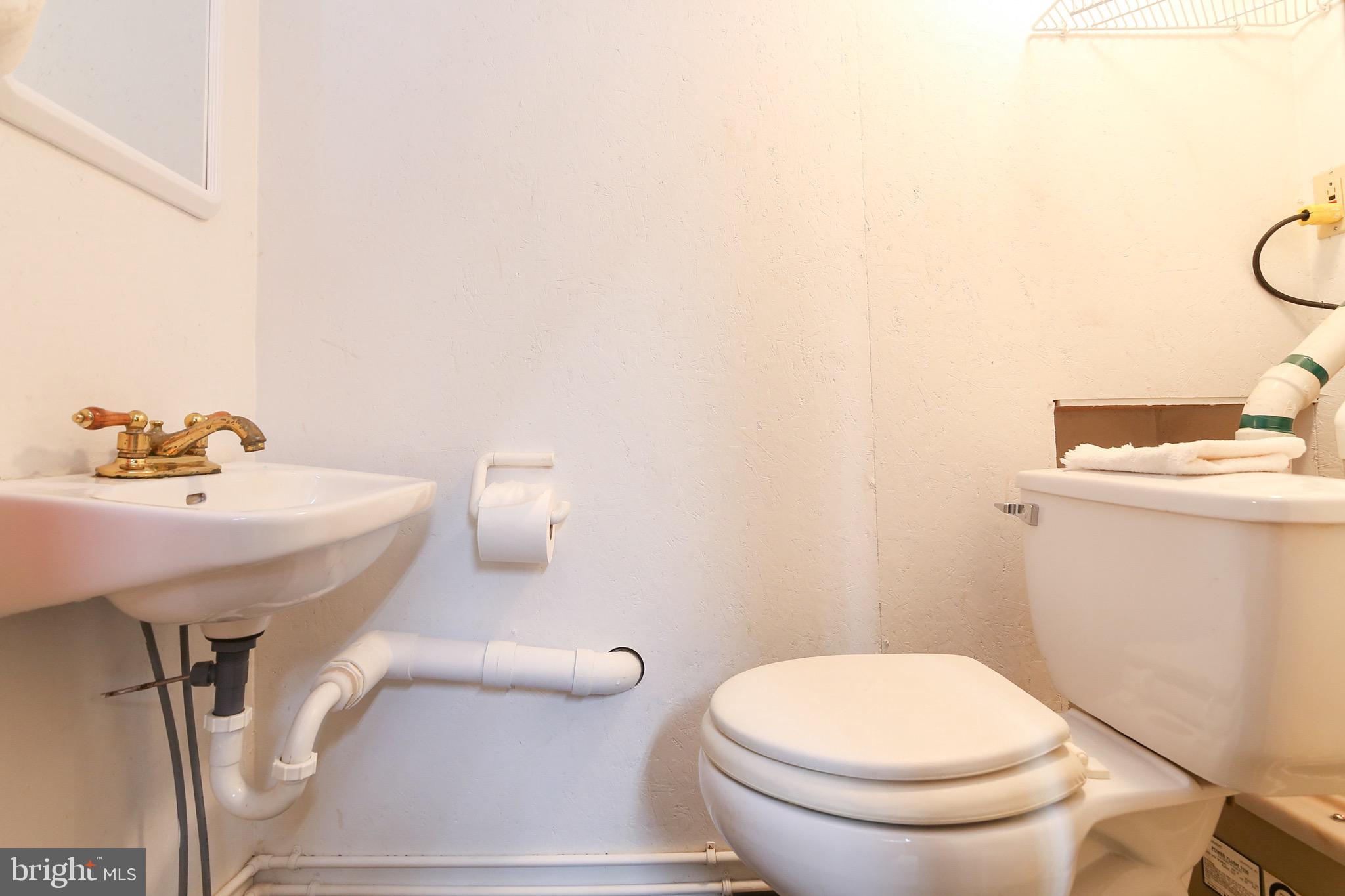 31 Battles Road Williamstown, NJ 08094 - Photo 19 of 33 Downstairs powder room