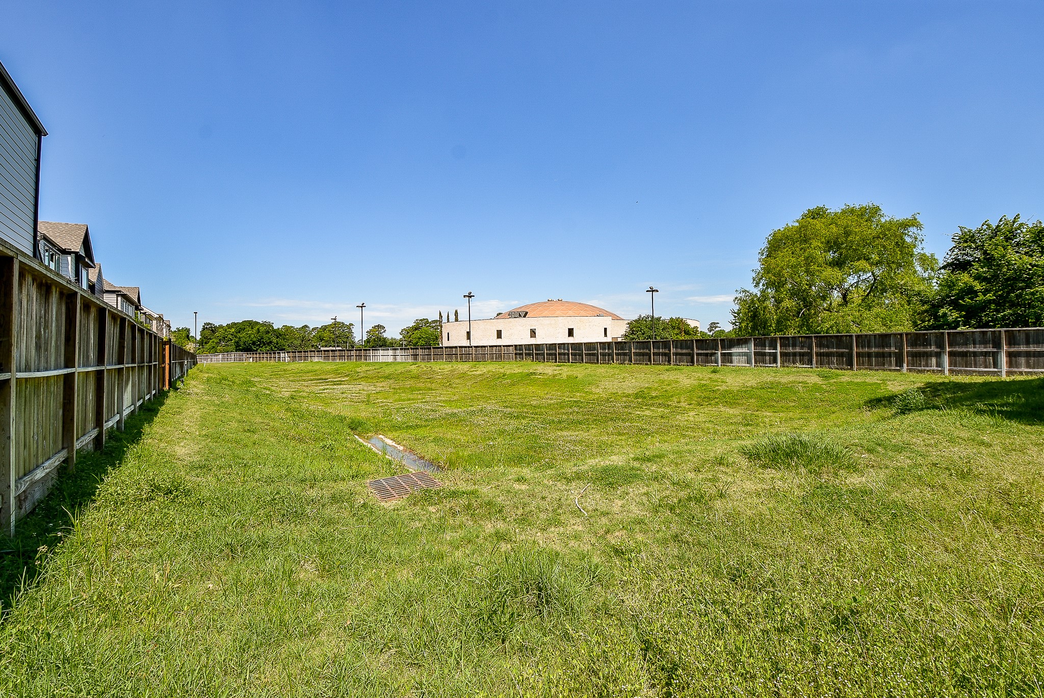 950 Ford Pines Lane Houston, TX 77091 - Photo 31 of 38 Yes! This is a huge green space right next to the driveway for a dog to run wild!
