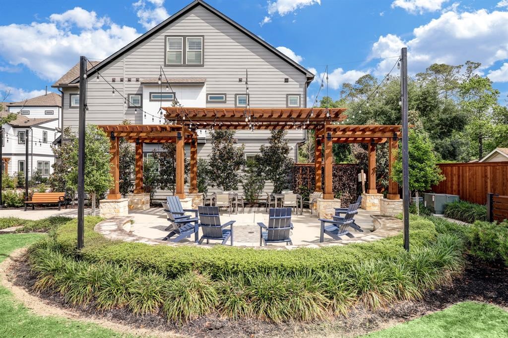 950 Ford Pines Lane Houston, TX 77091 - Photo 34 of 38 Common area seating for the complex