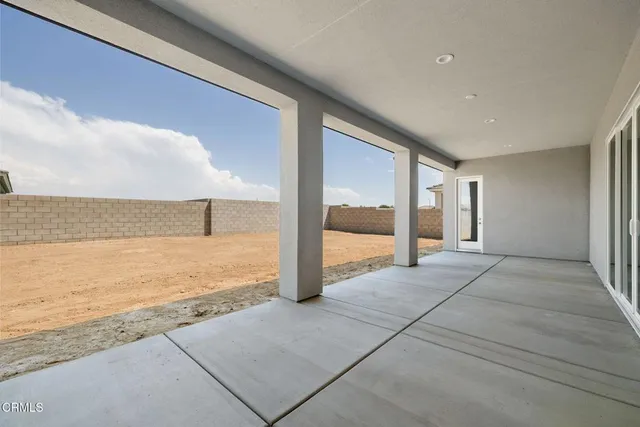 a view of a dry yard