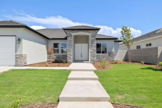 a view of livingroom with hardwood