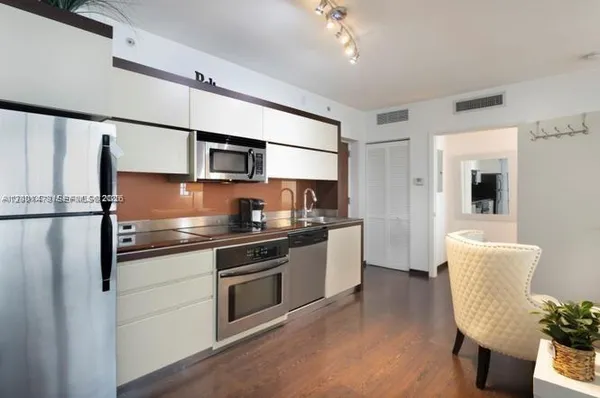 $2,950 | 435 21st Street, Unit 204, Miami Beach, FL 33139