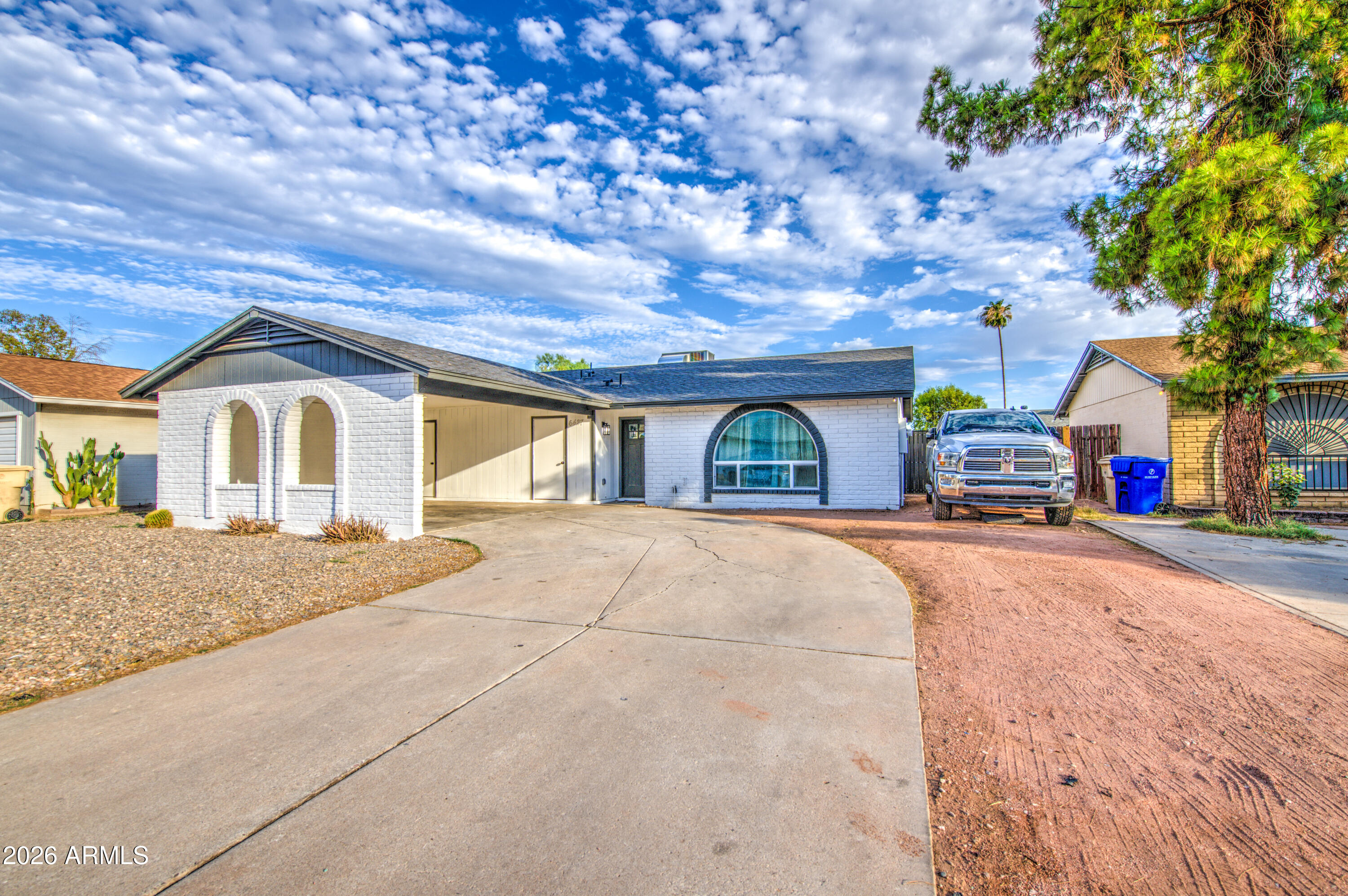 6427 West Lawrence Road Glendale, AZ 85301 - Photo 4 of 33