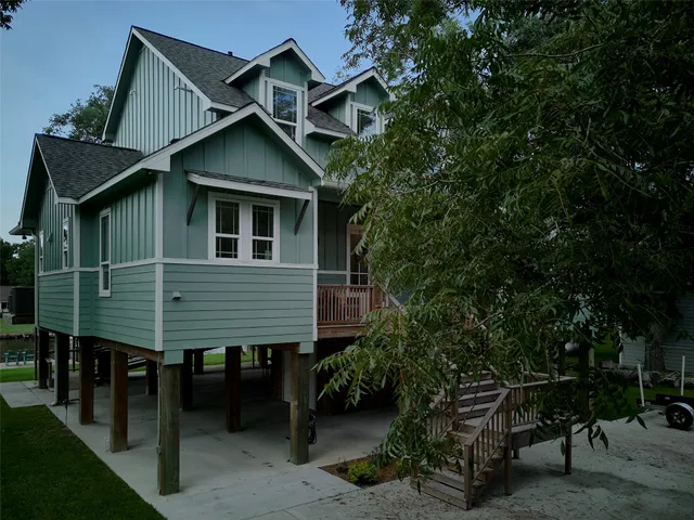 a house view with a outdoor space