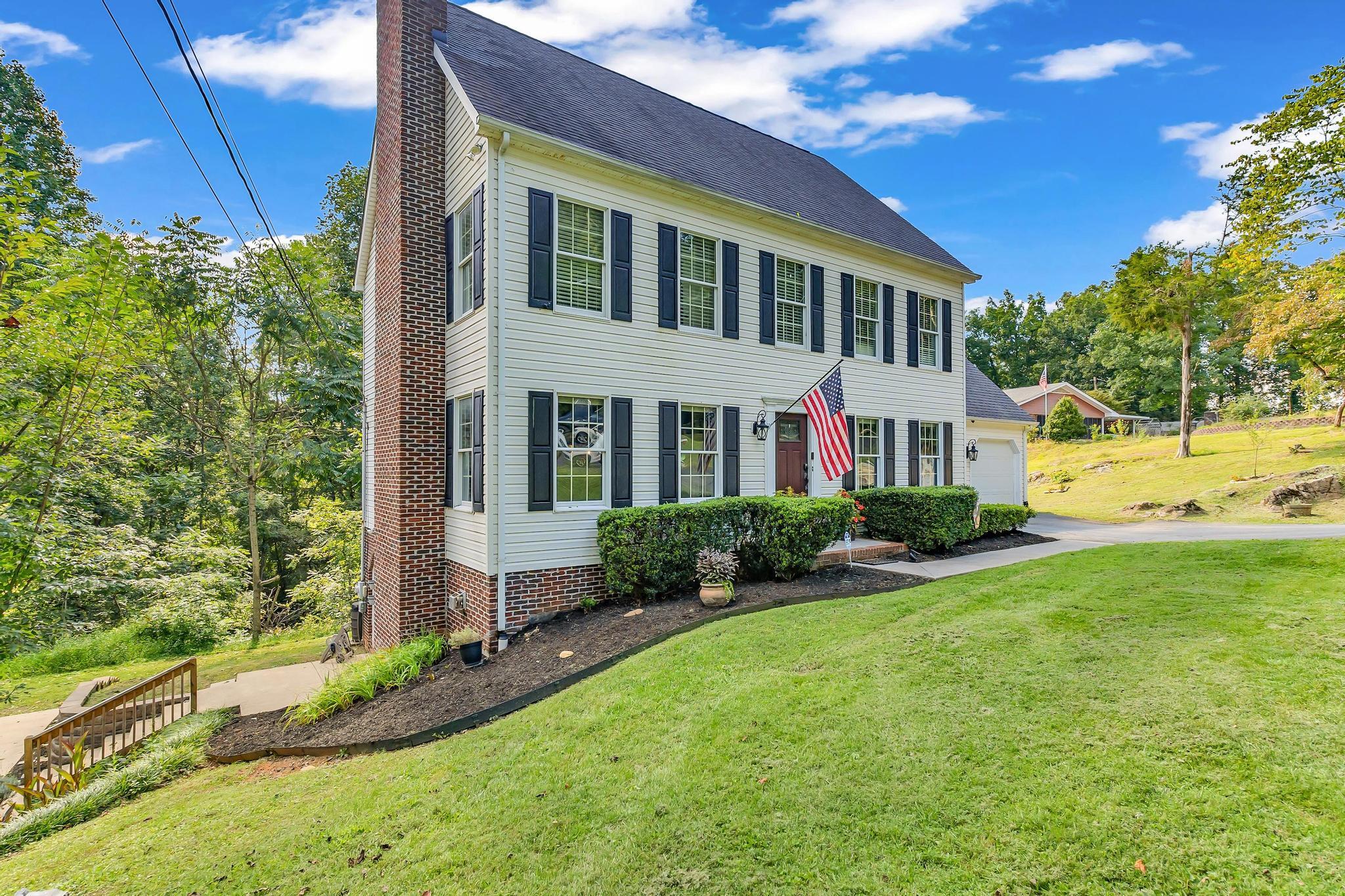 631 Golf Course Drive Elizabethton, TN 37643 - Photo 2 of 60 ARW02472