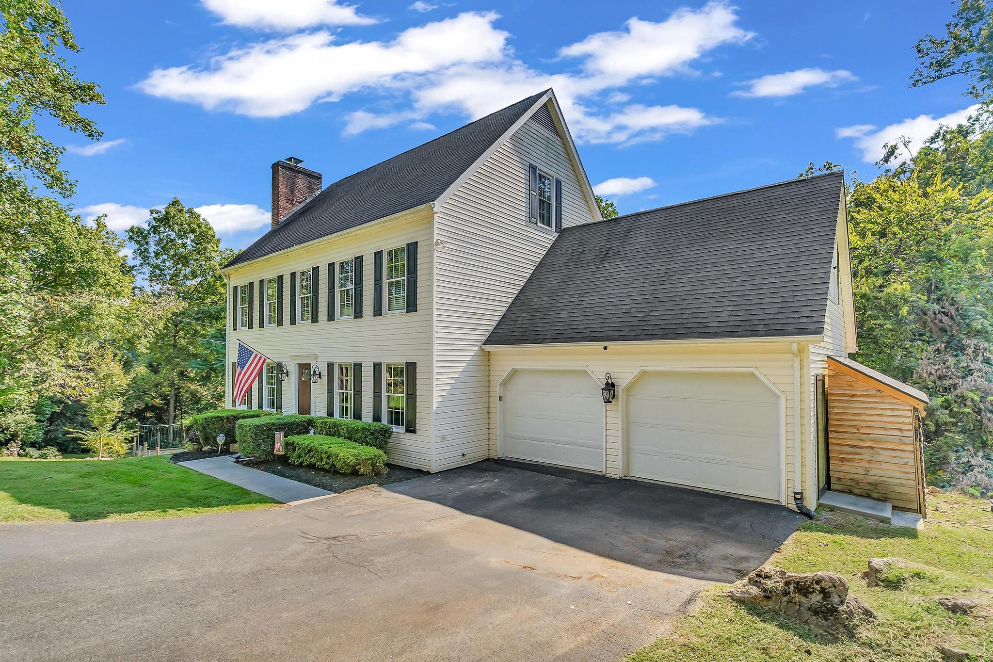 631 Golf Course Drive Elizabethton, TN 37643 - Photo 3 of 60 ARW02478