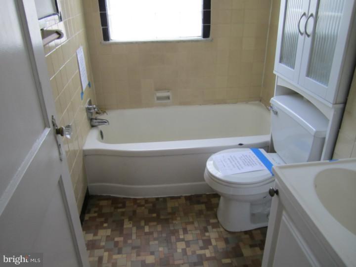 127 Margate Road Upper Darby, PA 19082 - Photo 12 of 16