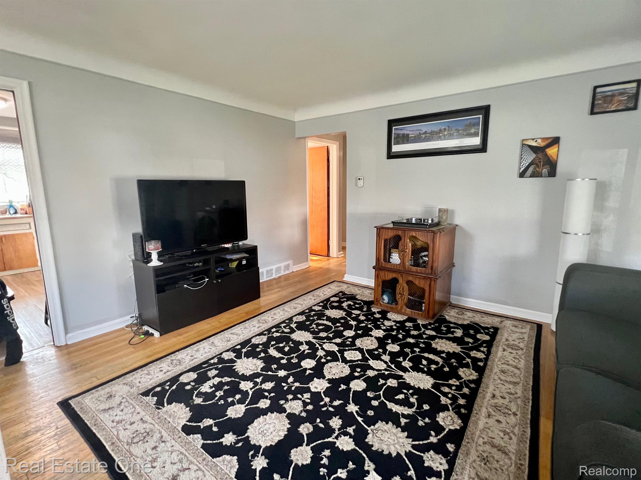 686 Patterson Court Inkster, MI 48141 - Photo 6 of 29 Gallery Image 6