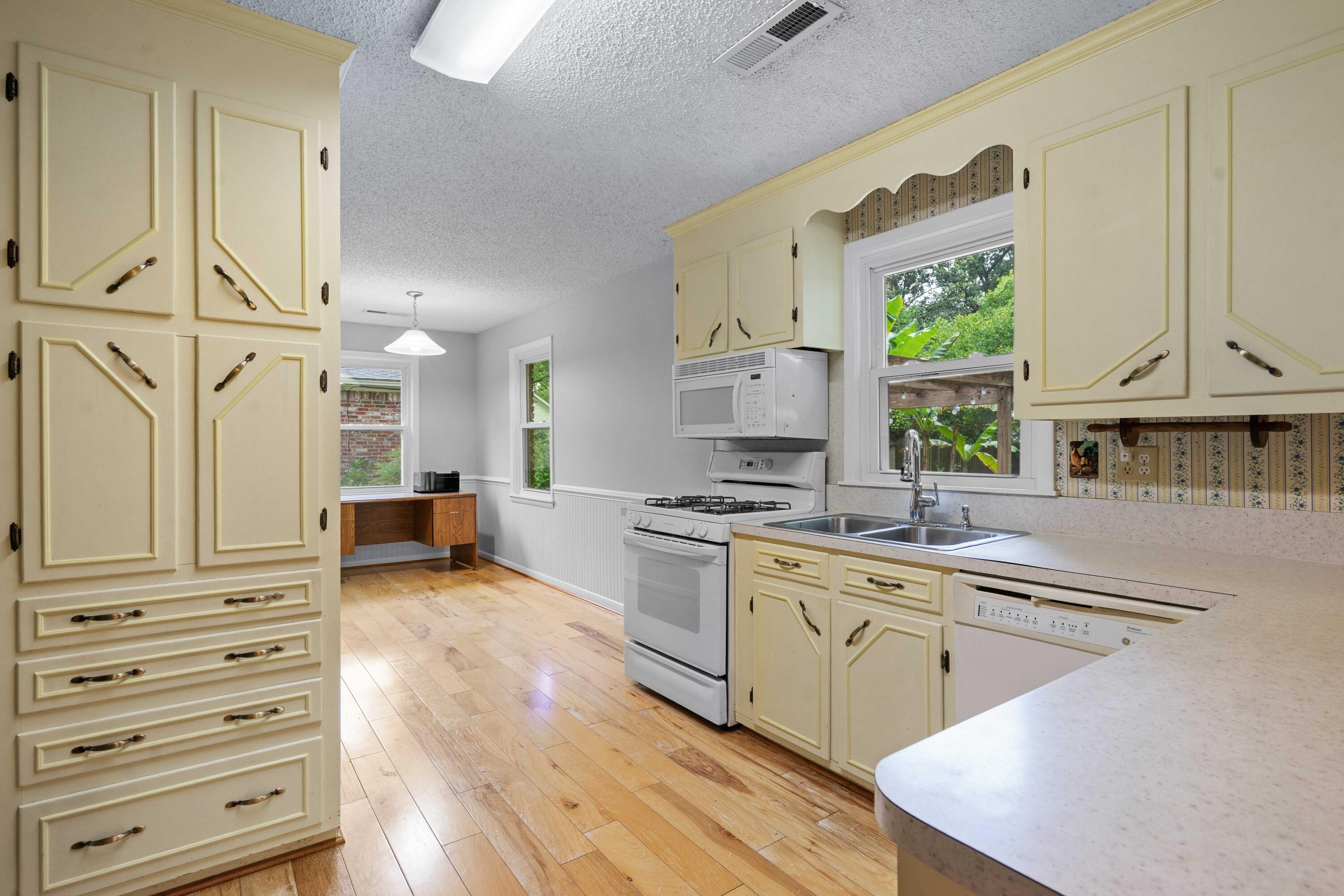 1967 Campion Hall Road Charleston, SC 29407 - Photo 6 of 30 Kitchen