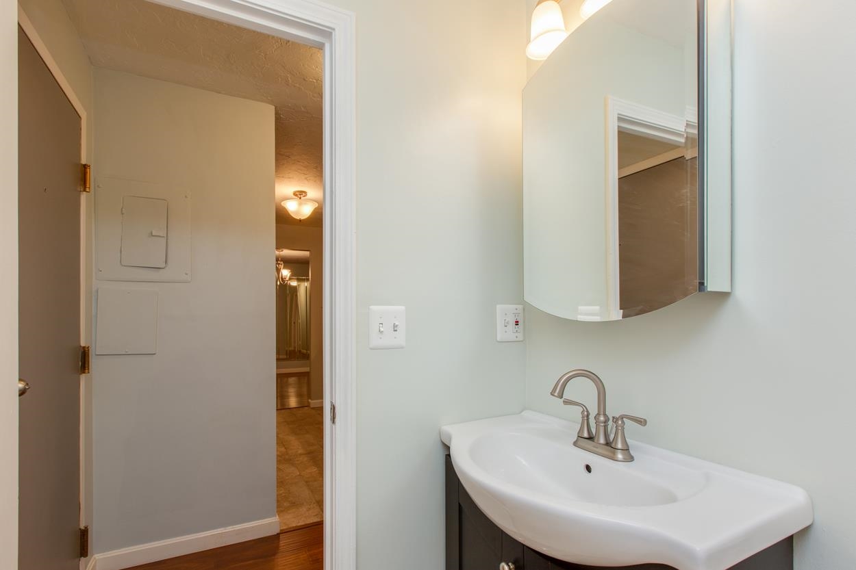 210 Brook Village Road, Unit 9 Nashua, NH 03062 - Photo 15 of 23