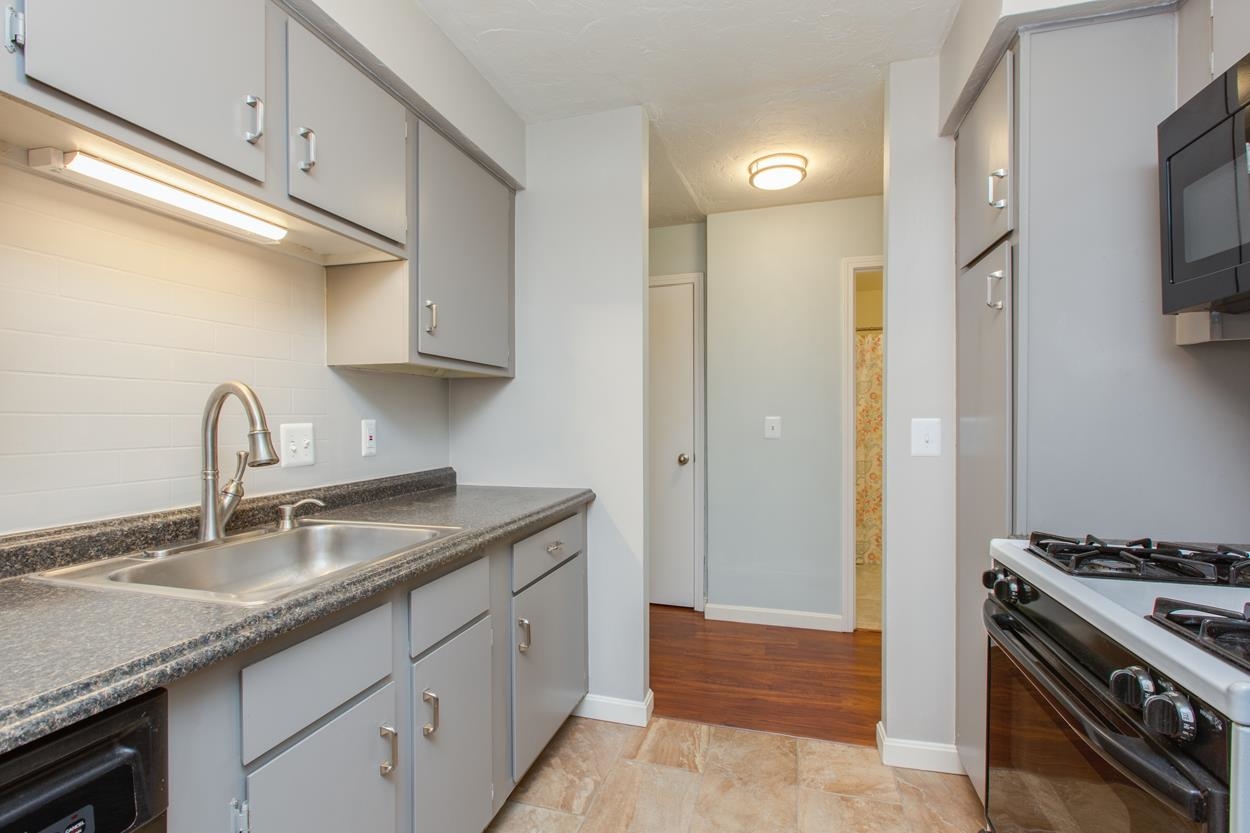210 Brook Village Road, Unit 9 Nashua, NH 03062 - Photo 5 of 23