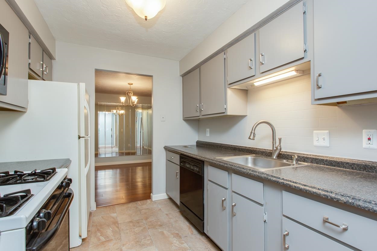 210 Brook Village Road, Unit 9 Nashua, NH 03062 - Photo 8 of 23