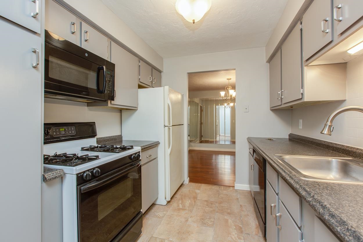210 Brook Village Road, Unit 9 Nashua, NH 03062 - Photo 9 of 23