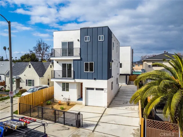 $3,738 | 3809 West Exposition Boulevard, Unit 1/2, Los Angeles, CA 90016