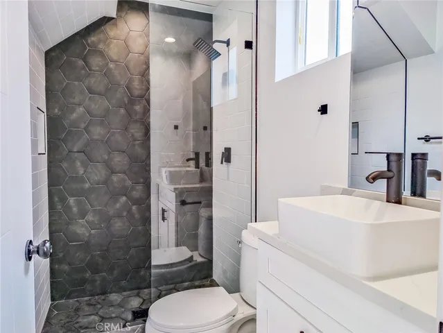 $3,738 | 3809 West Exposition Boulevard, Unit 1/2, Los Angeles, CA 90016