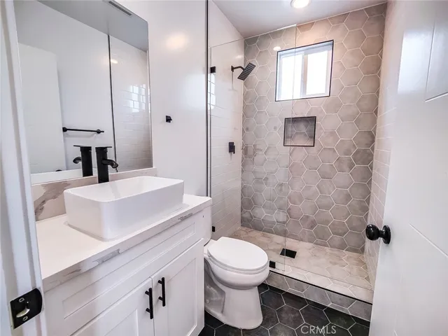 $3,738 | 3809 West Exposition Boulevard, Unit 1/2, Los Angeles, CA 90016