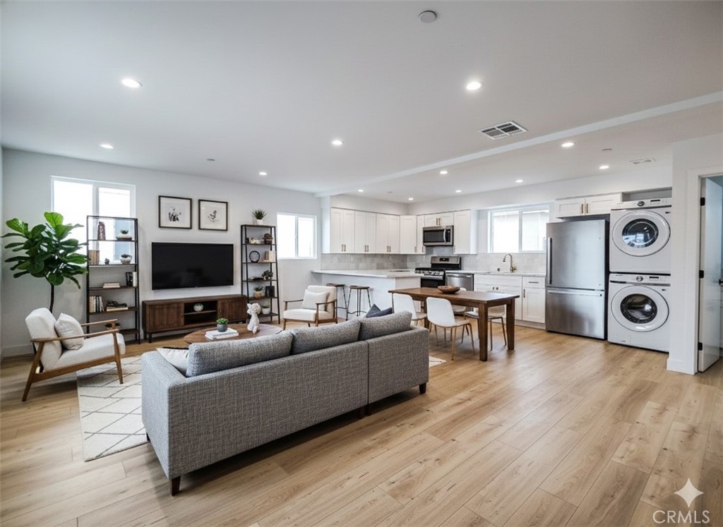 3809 West Exposition Boulevard, Unit 1/2 Los Angeles, CA 90016 - Photo 3 of 30