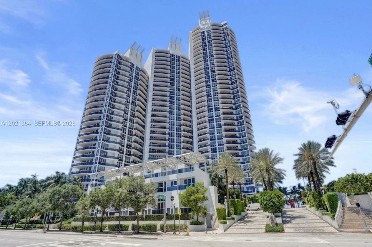 400 Alton Road, Unit PH11 Miami Beach, FL 33139 - Photo 12 of 49 a front view of a multi story building