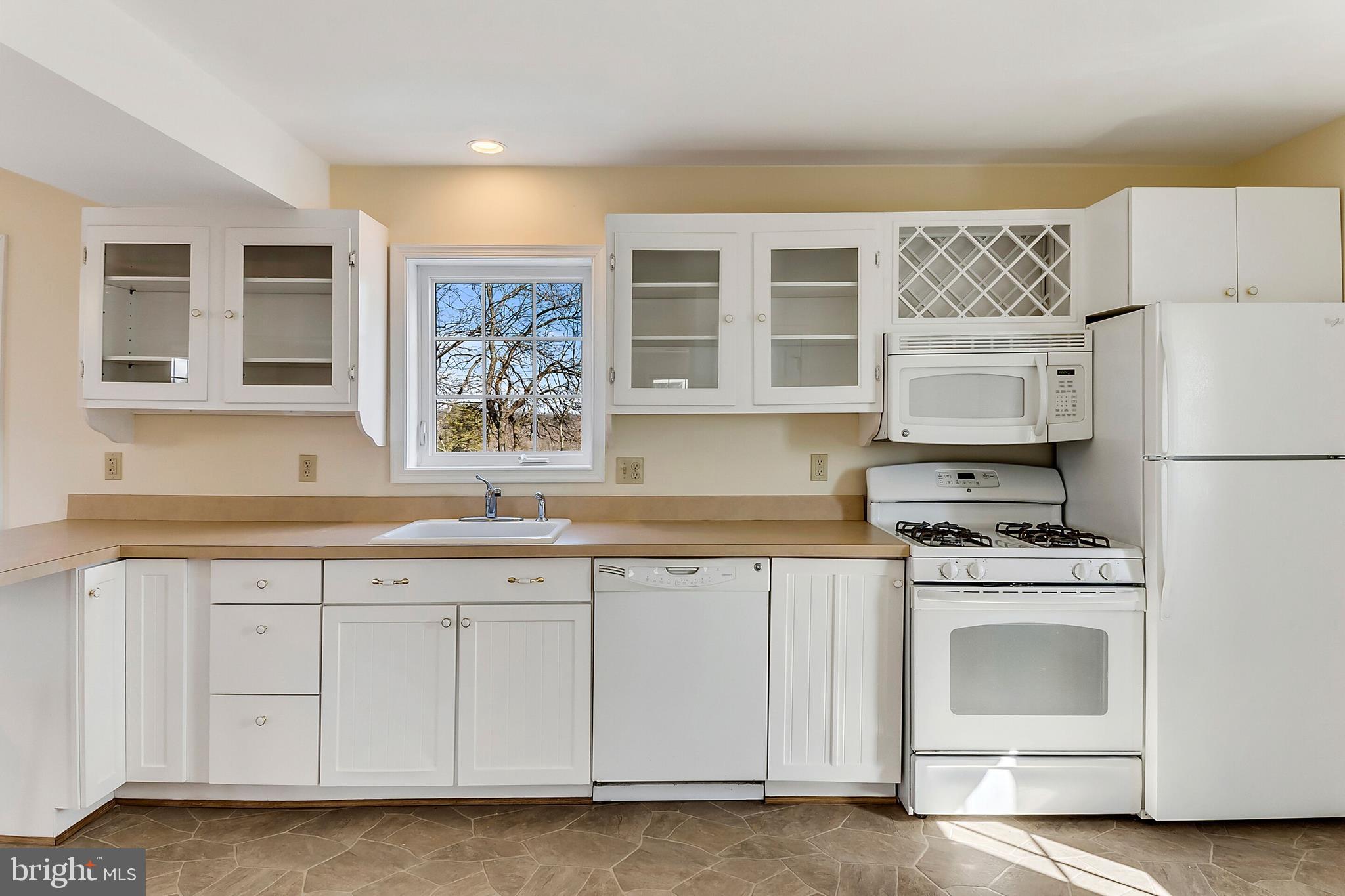 9863 Meetze Road Midland, VA 22728 - Photo 12 of 29 Kitchen - view 1