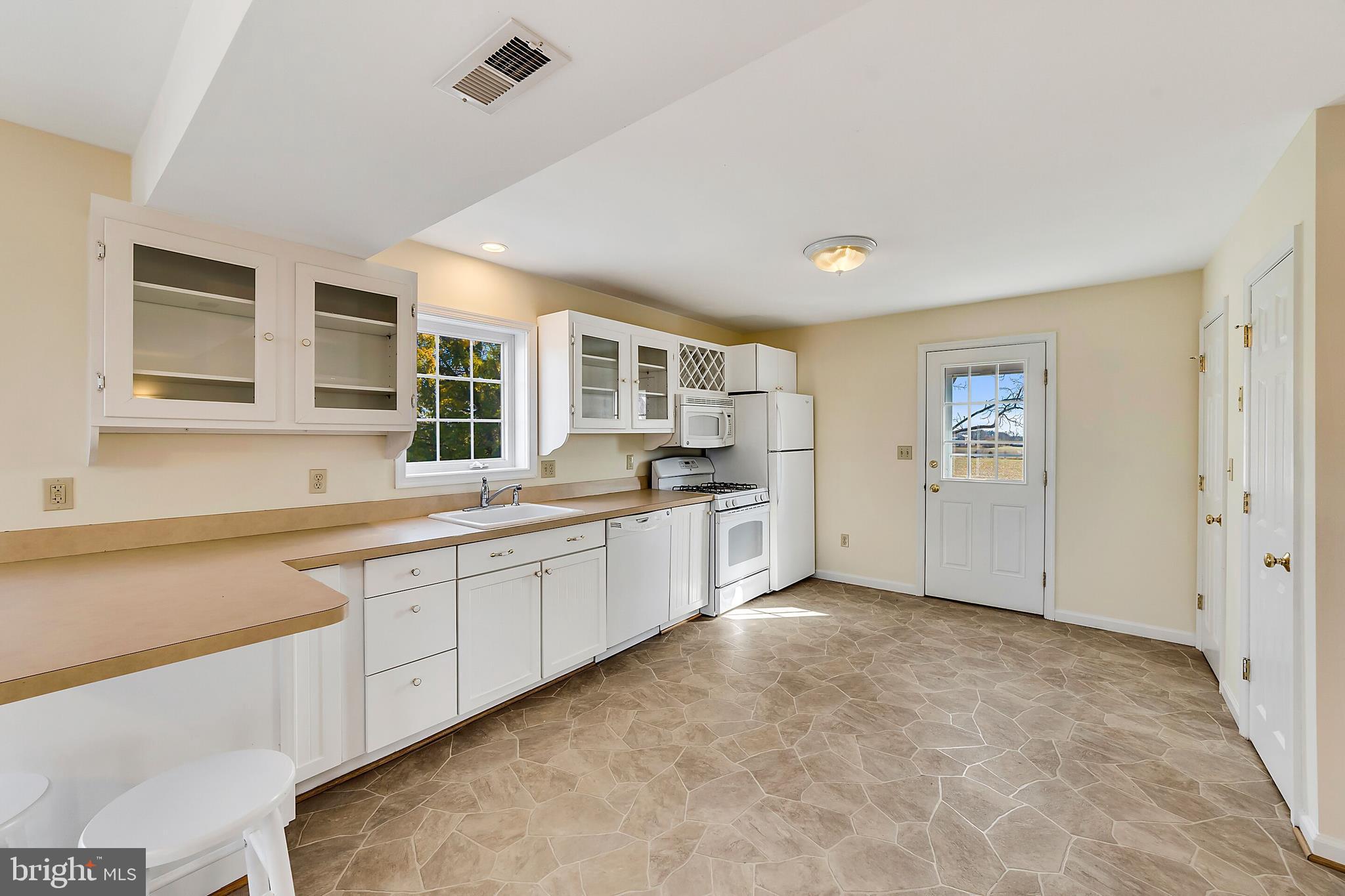 9863 Meetze Road Midland, VA 22728 - Photo 13 of 29 Kitchen - view 2