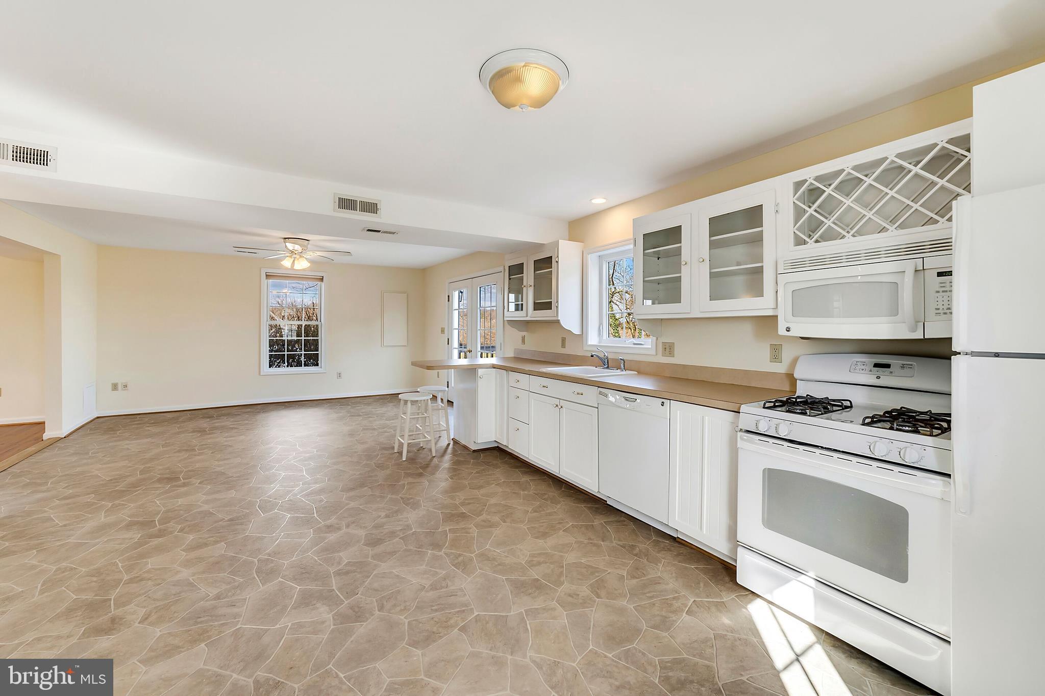 9863 Meetze Road Midland, VA 22728 - Photo 14 of 29 Kitchen - view 3