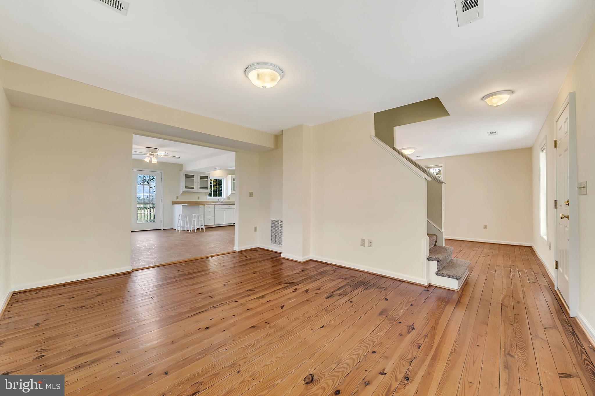 9863 Meetze Road Midland, VA 22728 - Photo 21 of 29 Living & dining rooms - view 2