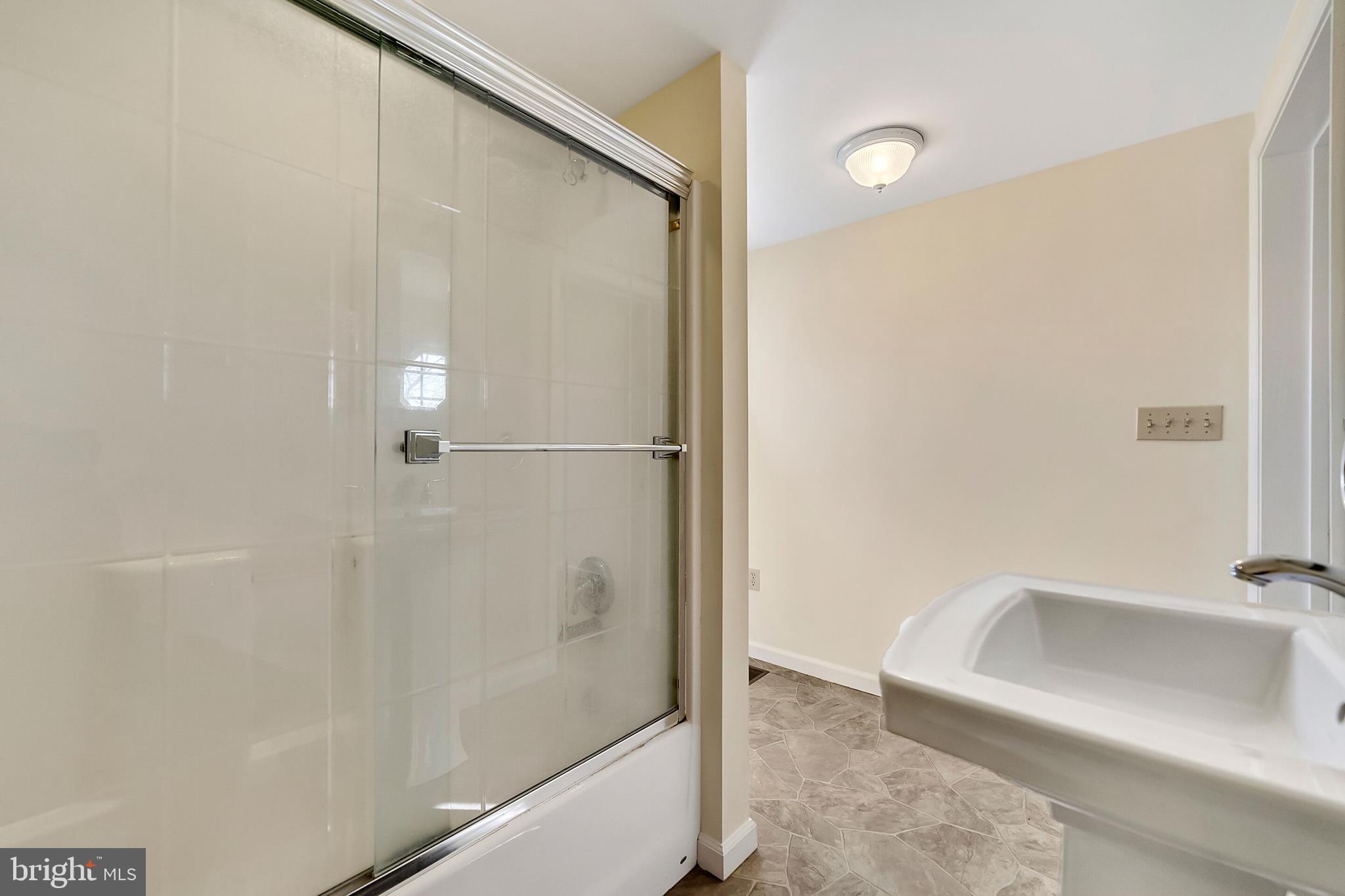 9863 Meetze Road Midland, VA 22728 - Photo 24 of 29 Upstairs bathroom