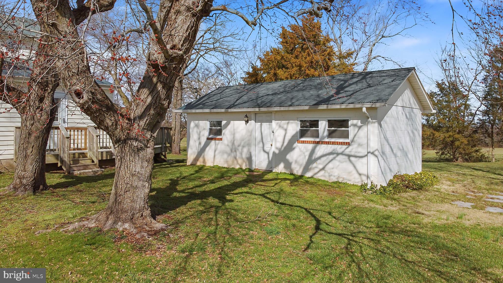 9863 Meetze Road Midland, VA 22728 - Photo 7 of 29 Hobby house, she-shed, mancave