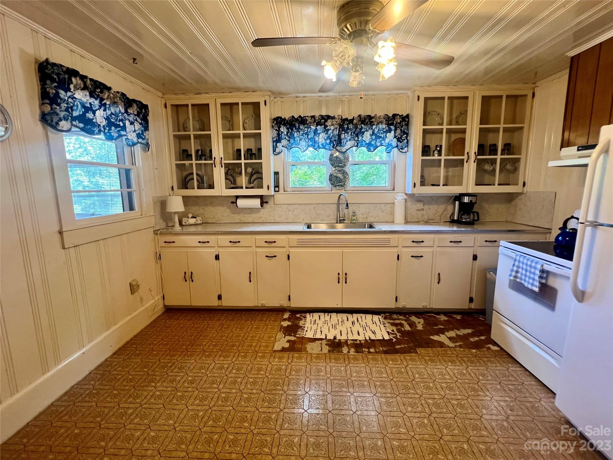 930 Kanuga Road Hendersonville, NC 28739 - Photo 10 of 30 Gallery Image 10