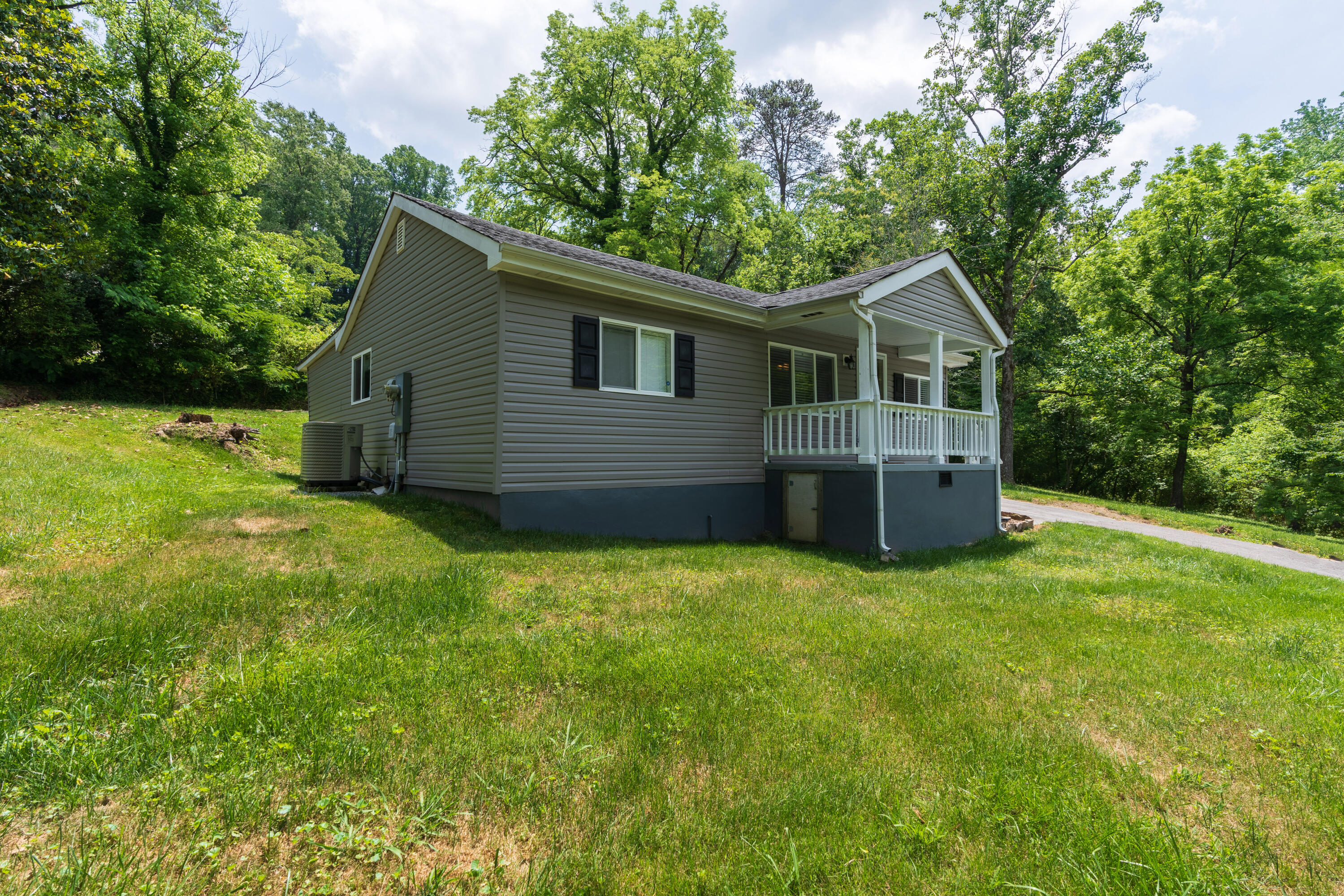 1024 Lullwater Road Chattanooga, TN 37405 - Photo 32 of 36 21 - 1024 Lulwater Rd - Exteriors