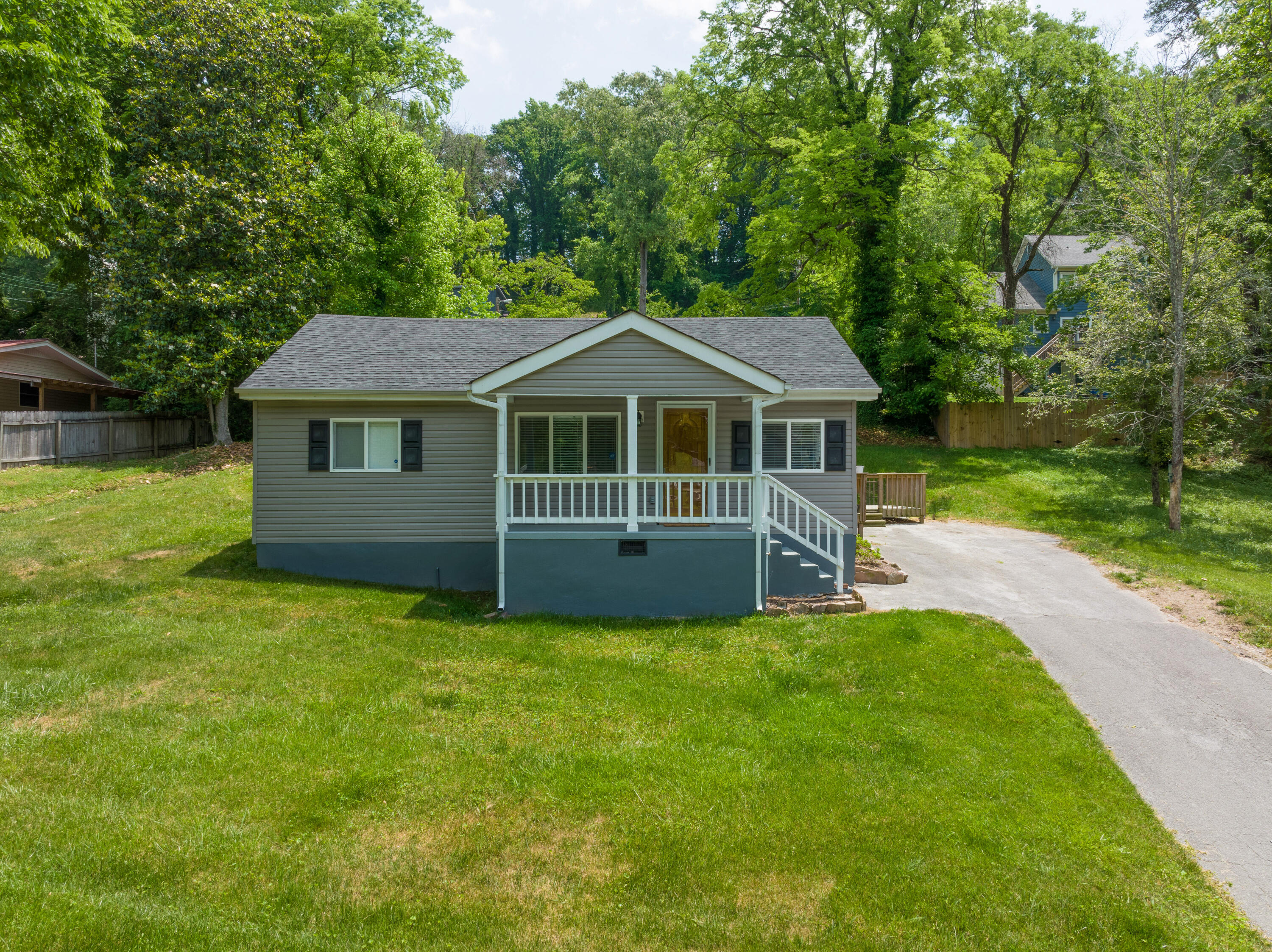 1024 Lullwater Road Chattanooga, TN 37405 - Photo 4 of 36 01 - 1024 Lulwater Rd - Aerials