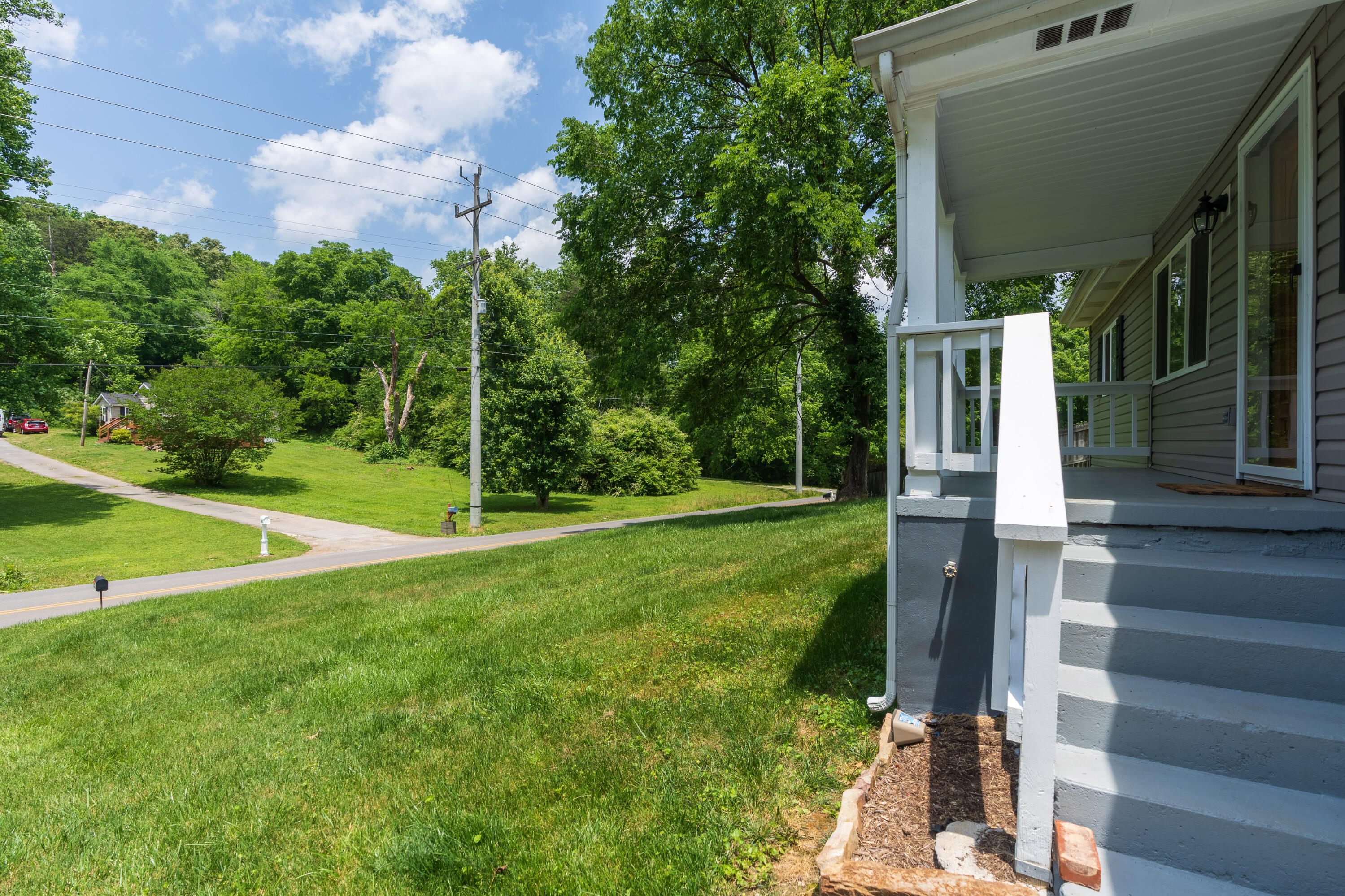 1024 Lullwater Road Chattanooga, TN 37405 - Photo 6 of 36 20 - 1024 Lulwater Rd - Exteriors