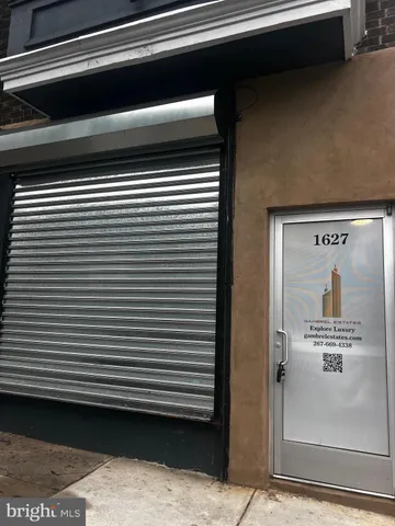 a view of a utility room