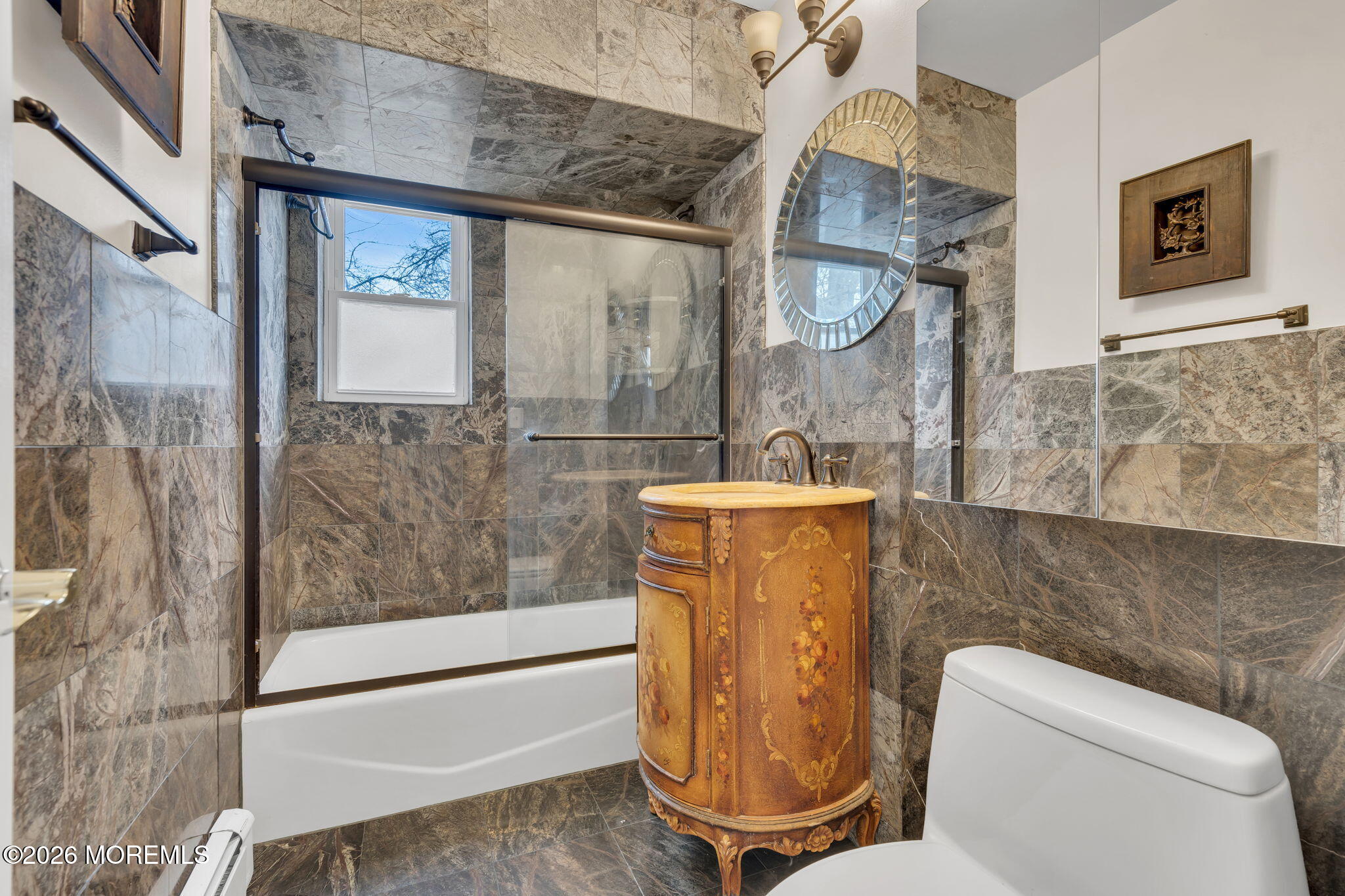 26 Windsor Terrace, Unit E Freehold, NJ 07728 - Photo 16 of 20 a bathroom with a toilet mirror vanity and tub