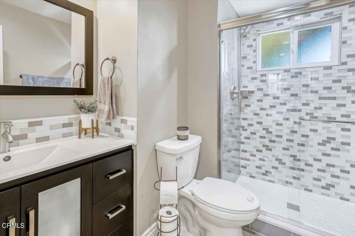 635 Oleander Drive Oxnard, CA 93033 - Photo 28 of 37 a bathroom with a toilet a sink and a mirror